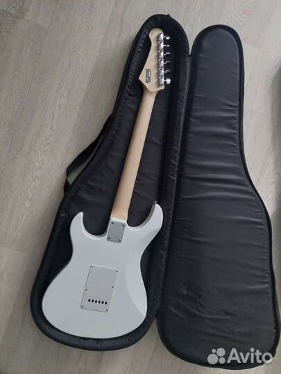 Акустическая гитара Yamaha Pacifica012 новая