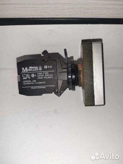 Кнопка Klockner Moeller с контактным блоком