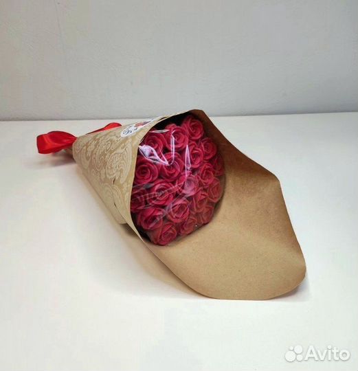 Красные Розы из Белого Шоколада - 19 шт в Букете