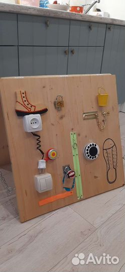 Игрушка Бизиборд