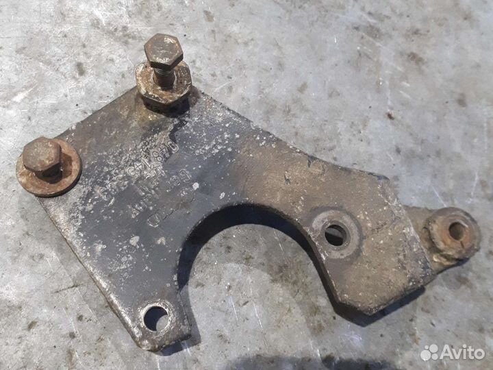 Кронштейн гура ауди 100 с4