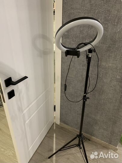 Кольцевая лампа со штативом