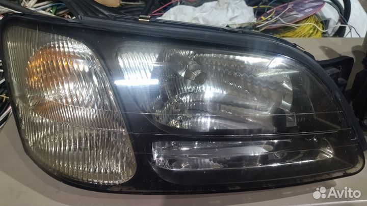 Фары на subaru legacy 1999-2003г.в