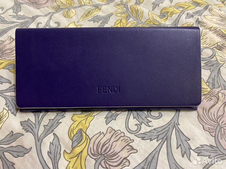 Солнечные очки женские fendi