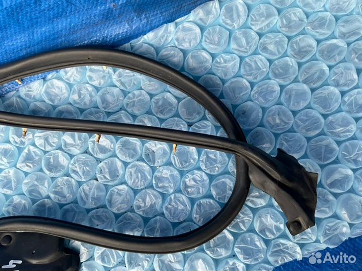 Уплотнительная резинка правая Toyota Celica T230