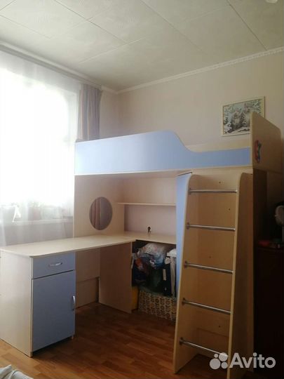 Детская кровать чердак со столом и шкафом