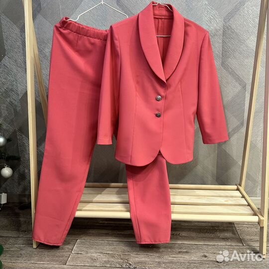 Брючный костюм женский 46-48