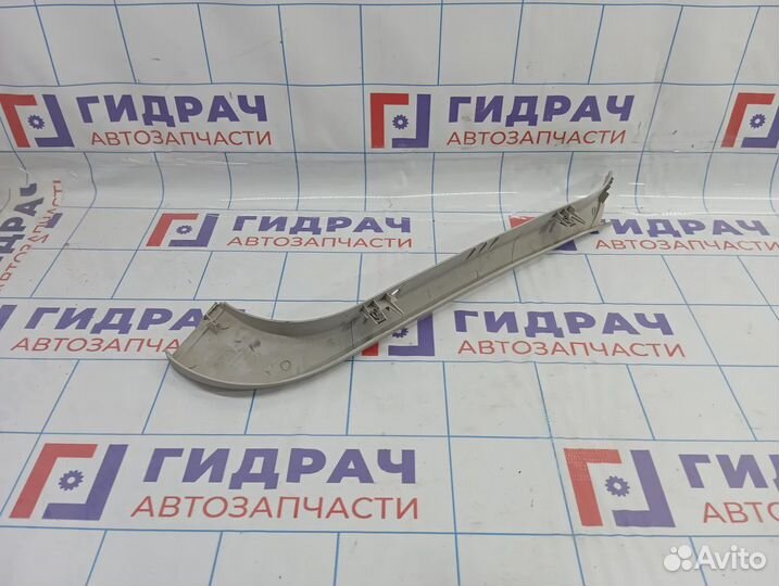 Обшивка двери багажника левая Ford Focus 2 1352779