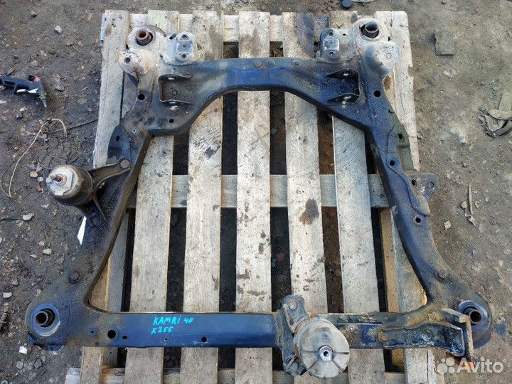 Подрамник передний Toyota Camry 40