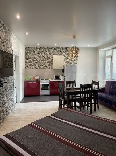 2-к. квартира, 60 м², 1/18 эт.