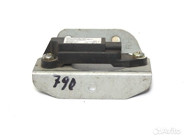 Датчик удара правый Mitsubishi Carisma