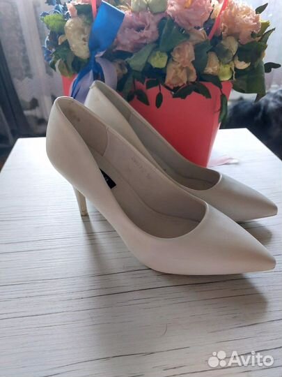 Туфли женские 39 размер белые