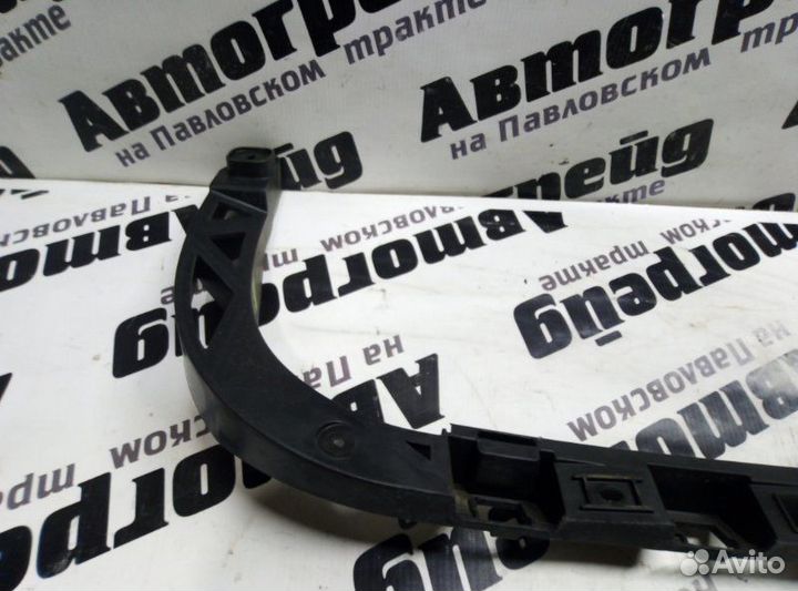 Крепление бампера заднее Volkswagen Passat 3C5 BVY