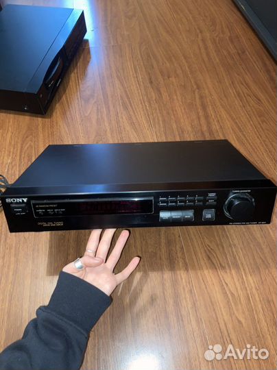 Колонки и радиопроигрыватель