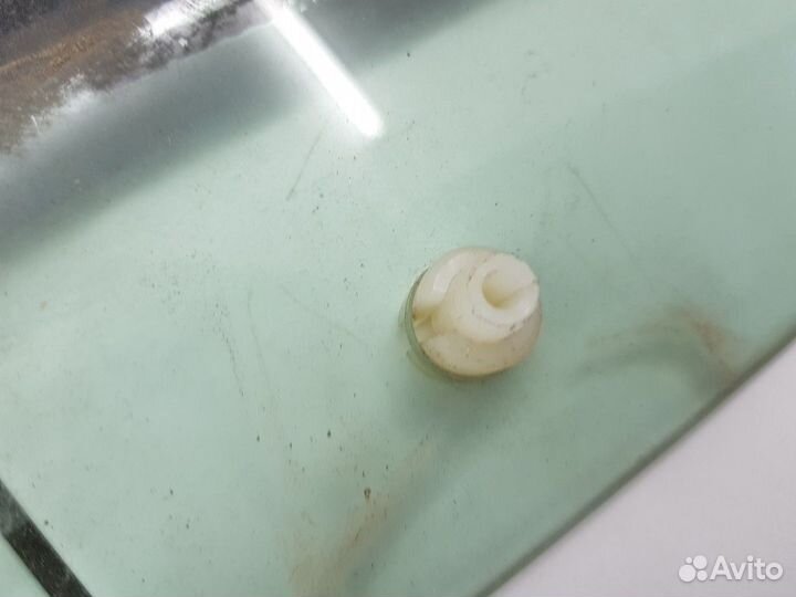 Стекло двери заднее левое (Skoda Octavia)