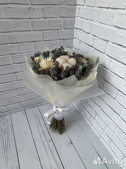 Букет из лаванды и сухоцветов
