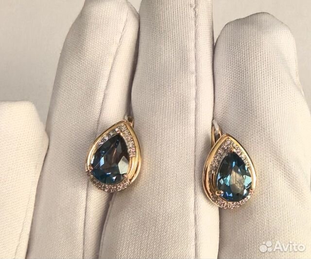 Золотые серьги с камнем
