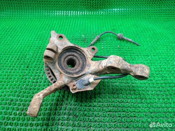 Кулак поворотный передний правый Volkswagen Golf 3