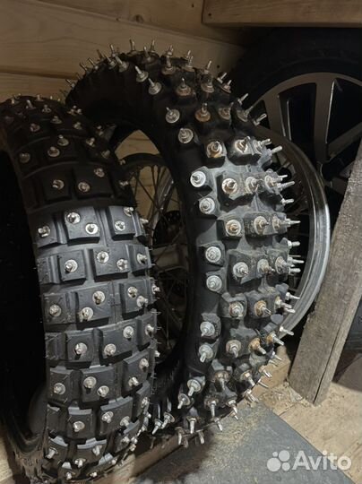 Продам комплект шиповонной резины на мотард