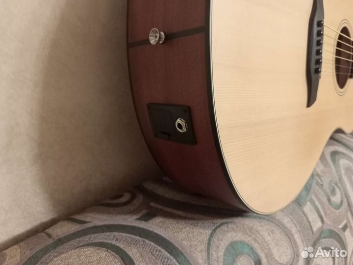 Акустическая гитара