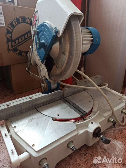 Торцовочно-усовочный станок T 55 300 RR 