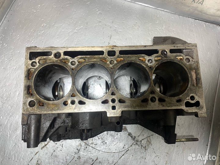 Блок цилиндров Renault Logan 2009 7701475916