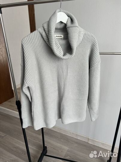 Свитер шерстяной женский