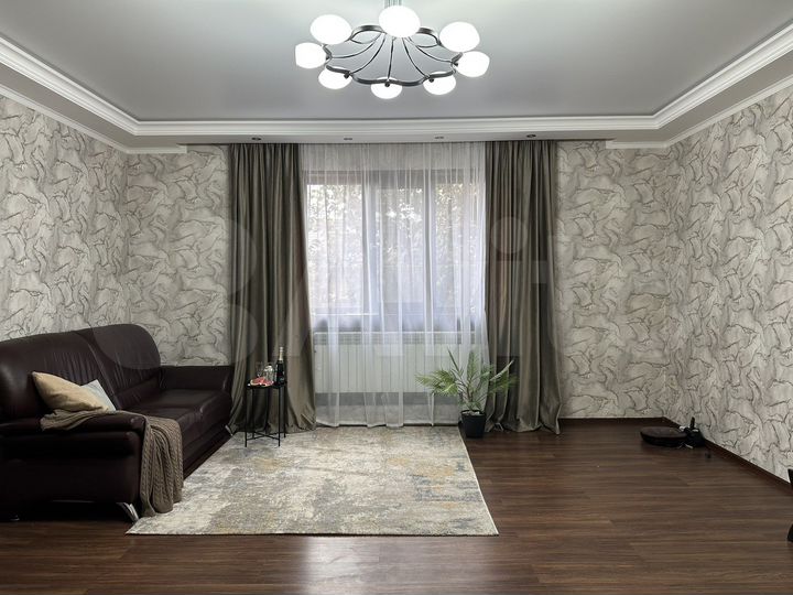 Дом 385 м² на участке 8,5 сот.