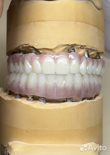 Зубной техник керамист