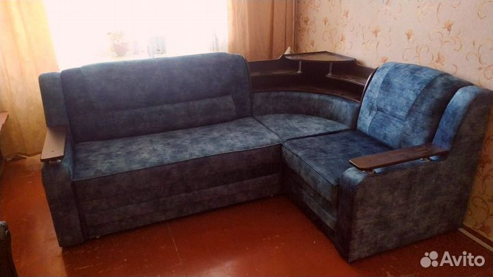 Угловой диван с баром