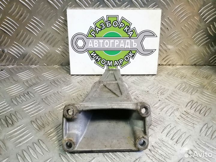 Кронштейн двигателя левый BMW 3 E30 1986г M20 B25