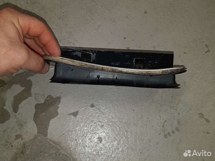 Клапан вентиляционный правый Ваз 2112