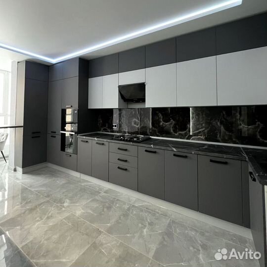 Угловой кухонный гарнитур современный