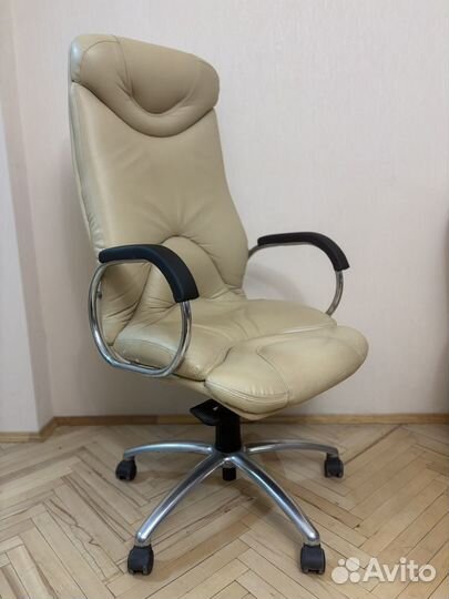 Кожаное компьютерное кресло