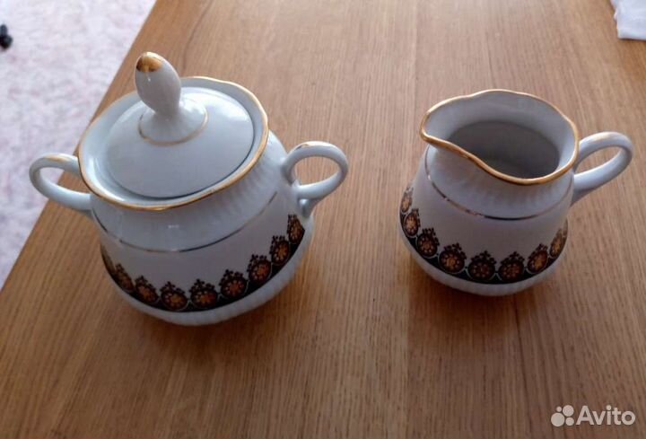 Сахарница и молочник