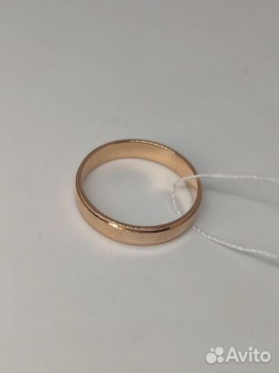 Золотое кольцо с камнем 18,5р