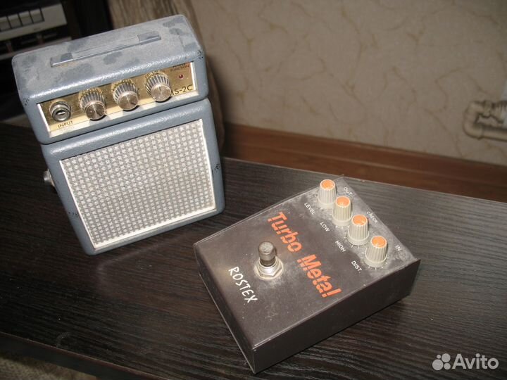 Комбик гдр regent 221b и пара гитарных педалей