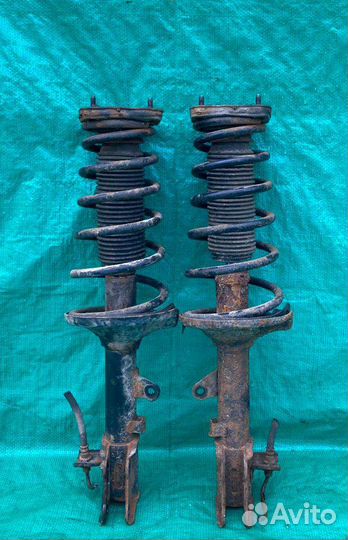 Задние амортизаторы в сборе Hyundai Elantra 3