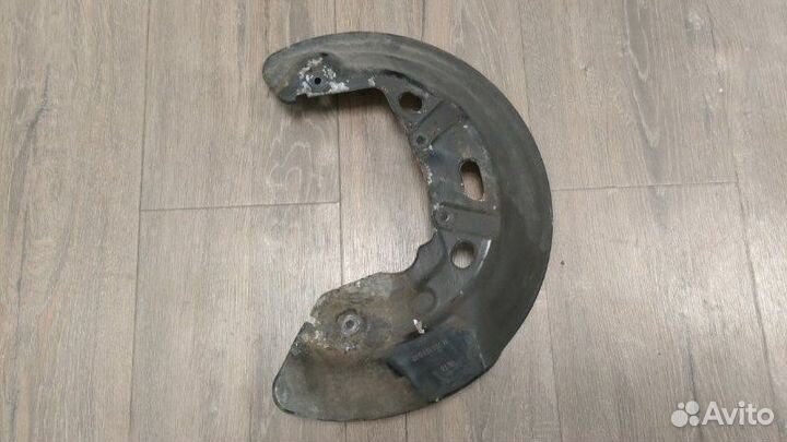 Пыльник тормозного диска передний правый Audi A8