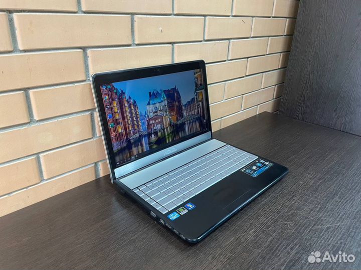 Ноутбук Asus/Full HD/i7/8Гб/2видеокарты-2Гб