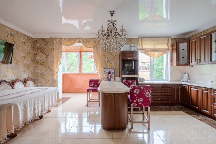 5-к. квартира, 170 м², 3/3 эт.