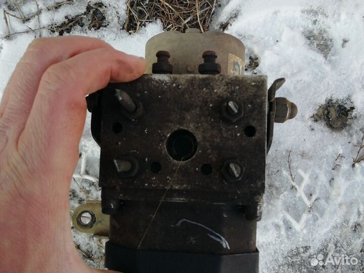 Блок ABS на Kia Magentis 1 2.5