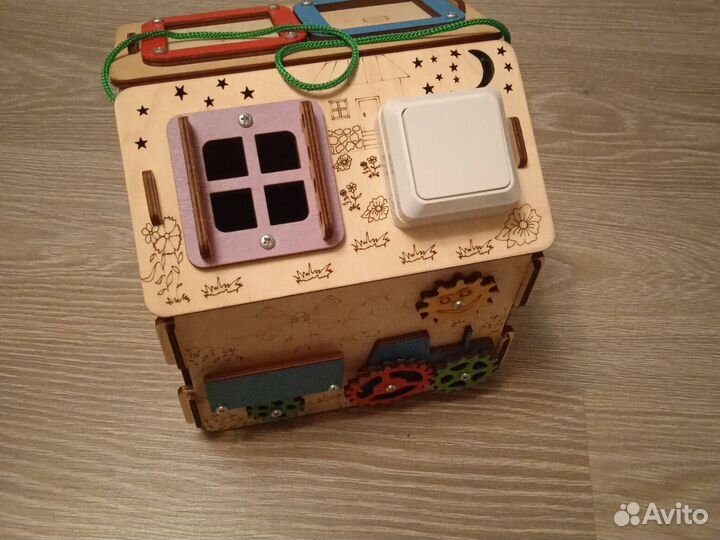 Развивающий домик бизиборд