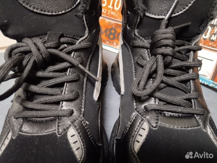 Кроссовки женские