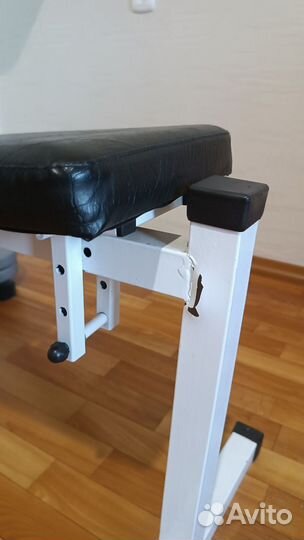 Скамья для жима со штангой и блинами