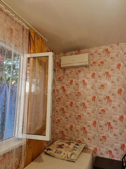 Комната 25 м² в 3-к., 1/2 эт.