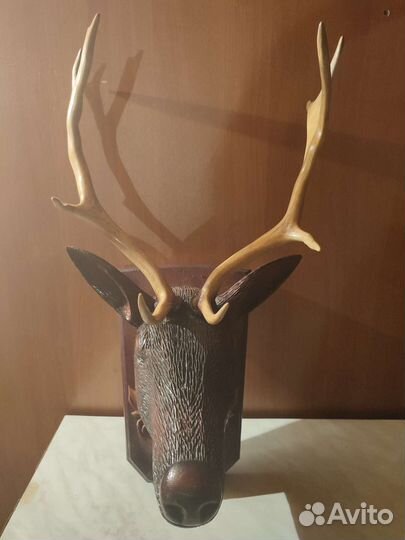 Голова оленя из дерева, рога натуральные