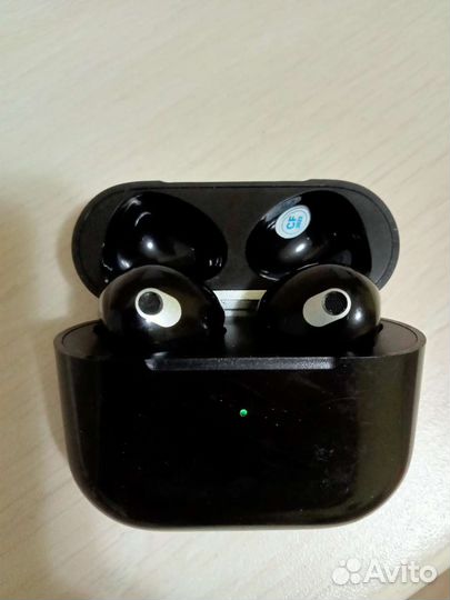 Беспроводные наушники Pro в отличном состоянии