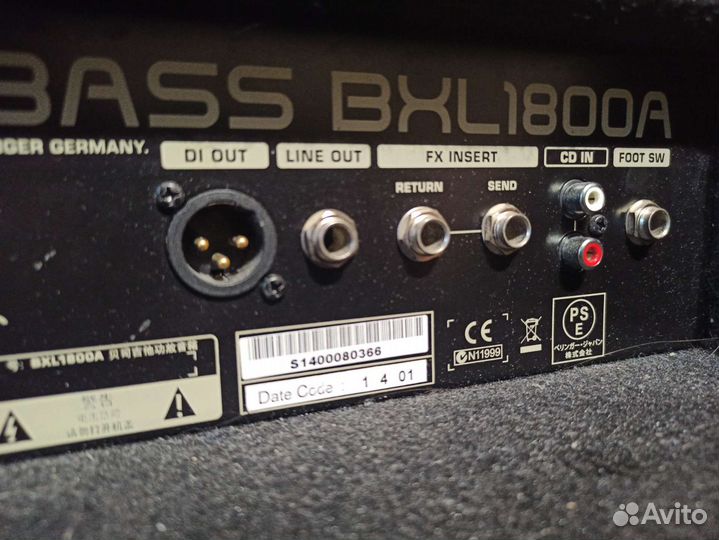 Басовый комбоусилитель Behringer Ultrabass BXL1800
