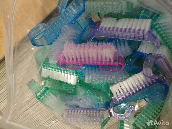 Щеточки для маникюра